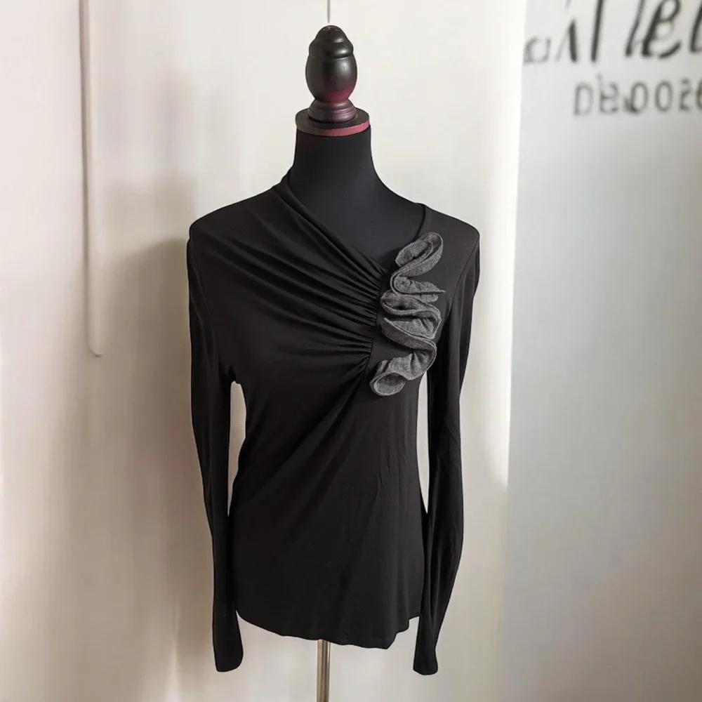 Peruzzi Elegant Rosette Rouching RuffleTop - Picture 1 of 4